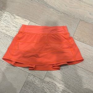 LULULEMON SIZE 4 PACE RIVAL SKIRT (regular length and hardly worn)!!